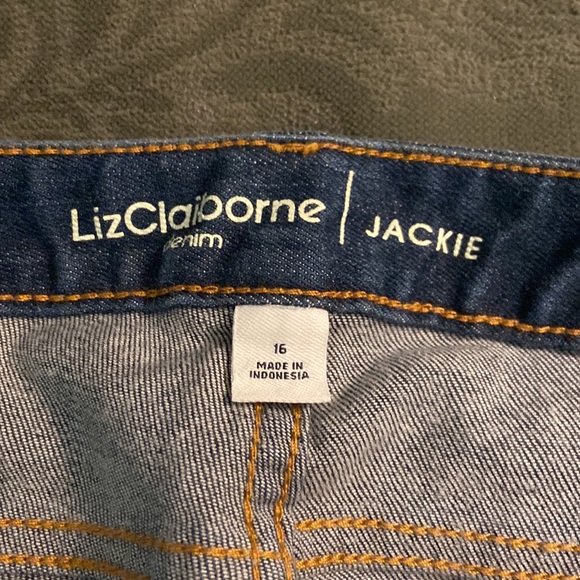 Woman’s Liz Claiborne Jackie jeans - Picture 6 of 8